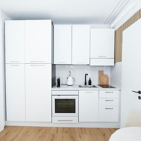 Bright Tiny Studio - Shared Pool & Sauna - Free Parking - Air Condition Muralto Ngoại thất bức ảnh