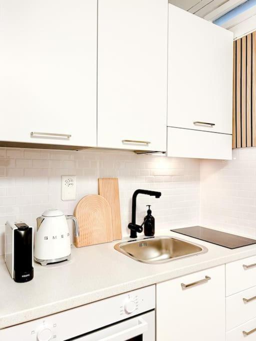Bright Tiny Studio - Shared Pool & Sauna - Free Parking - Air Condition Muralto Ngoại thất bức ảnh