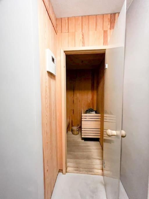 Bright Tiny Studio - Shared Pool & Sauna - Free Parking - Air Condition Muralto Ngoại thất bức ảnh