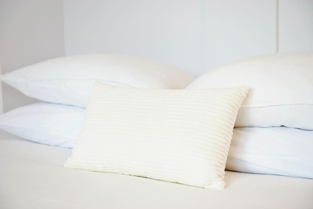 Bright Tiny Studio - Shared Pool & Sauna - Free Parking - Air Condition Muralto Ngoại thất bức ảnh