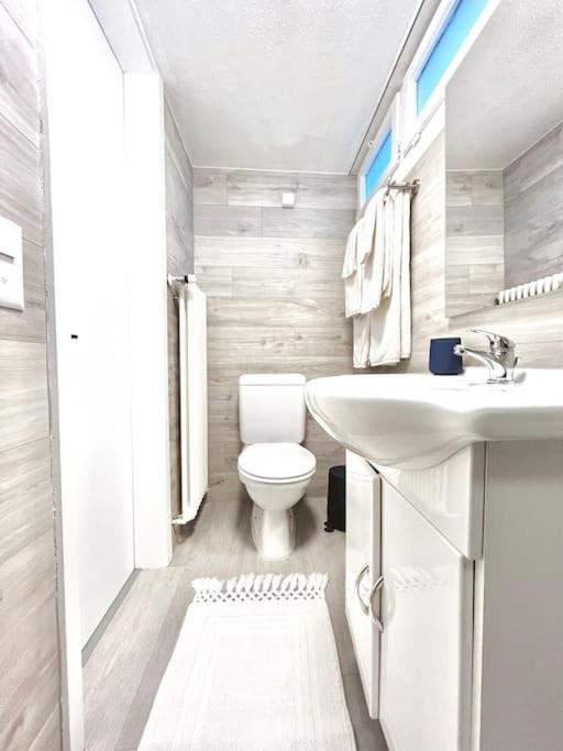 Bright Tiny Studio - Shared Pool & Sauna - Free Parking - Air Condition Muralto Ngoại thất bức ảnh