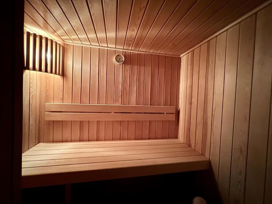 Bright Tiny Studio - Shared Pool & Sauna - Free Parking - Air Condition Muralto Ngoại thất bức ảnh
